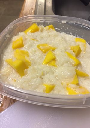 A picture of Sticky Rice Mango.