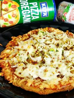 हैल्थी मल्टीग्रेन वेज पिज़्ज़ा (Healthy multigrain veg pizza recipe in hindi) रेसिपी मुख्य फोटो