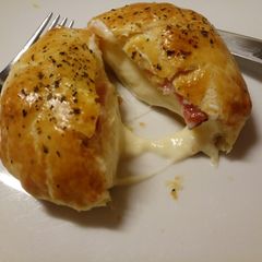 A picture of Cheese and speck pie.