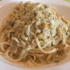 Una foto de Tallarines al pesto con berberechos