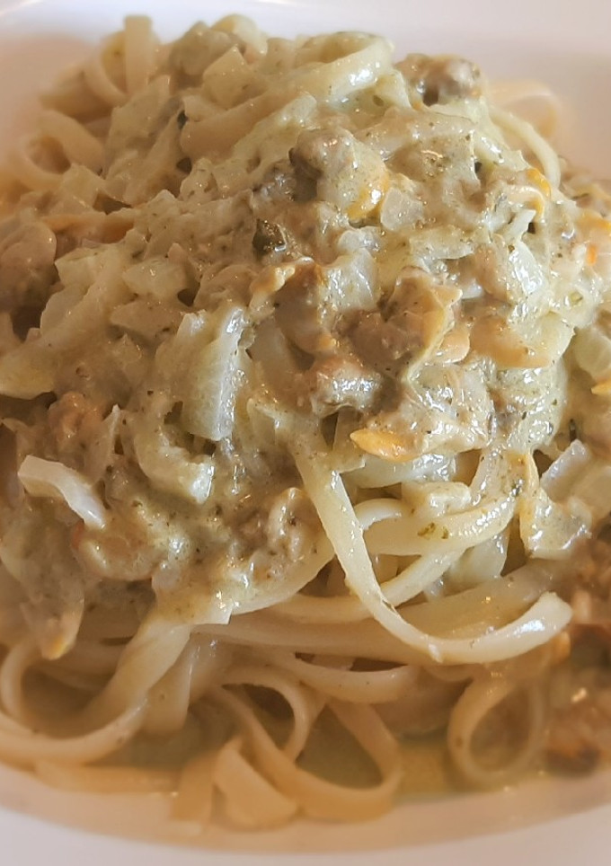 Una foto de Tallarines al pesto con berberechos