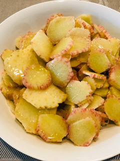 Una foto de Ensalada de tallos de nalca
