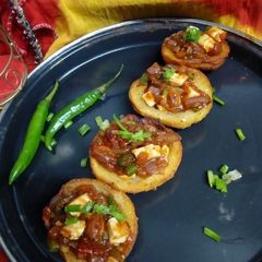 A picture of Paneer chilli potatoes cups.