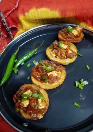 A picture of Paneer chilli potatoes cups.