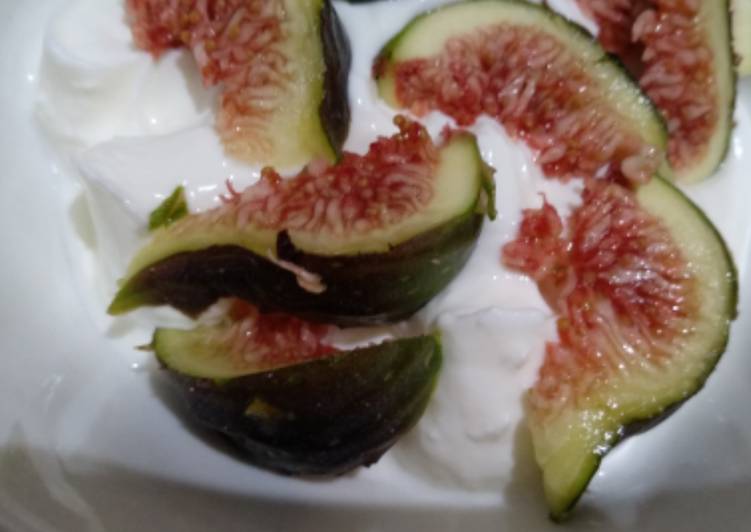 Yogurt griego con higos