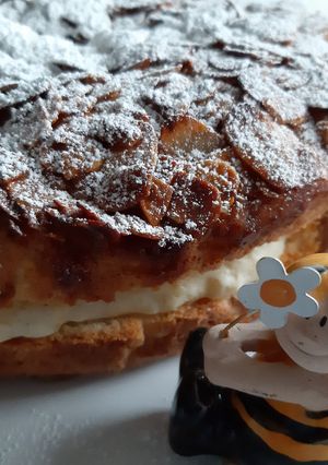 Une photo de Bienenstich ou nid d'abeilles