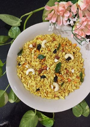 પૌવા નો ચેવડો (Pauva Chevdo Recipe In Gujarati) રેસીપી મુખ્ય ફોટો