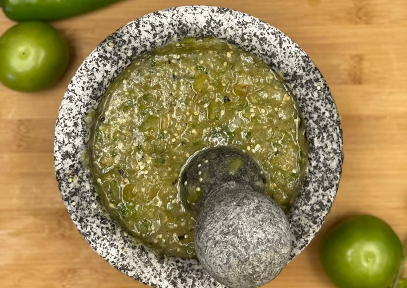 Salsa verde molcajeteada