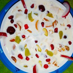 A picture of Creme kesar Friut salad.