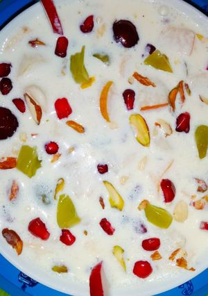A picture of Creme kesar Friut salad.