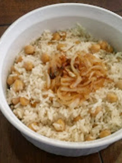 Una foto de Arroz árabe con garbanzos "Kedreh"