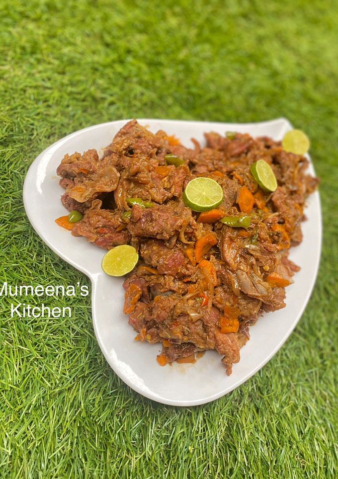 A picture of Peppered beef.