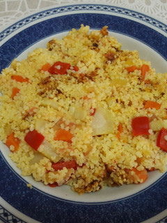 Una foto de 🇪🇸 Paella española de mijo sin paellera, baja en grasa y vegana 🥘