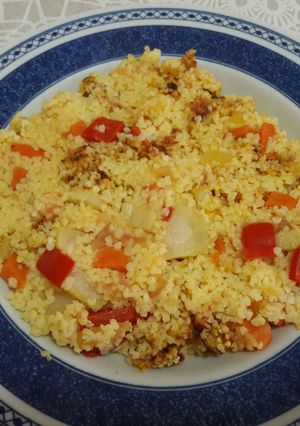 Una foto de 🇪🇸 Paella española de mijo sin paellera, baja en grasa y vegana 🥘