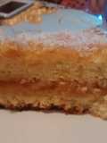 Suave bizcocho con dulce de leche y coco