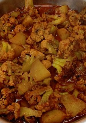 আলু ফুলকপির ডালনা (aloo fulkopir dalna recipe in Bengali) রেসিপির প্রধান ছবি