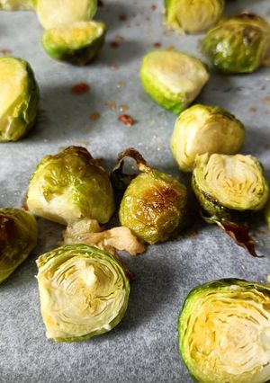A picture of Brussels Sprouts with Yoghurt Sauce.