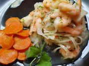 Una foto de ceviche con leche