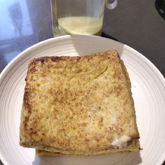 A picture of French Toast.