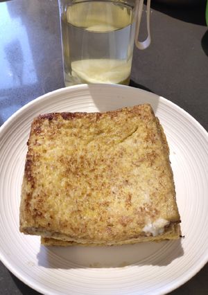 A picture of French Toast.