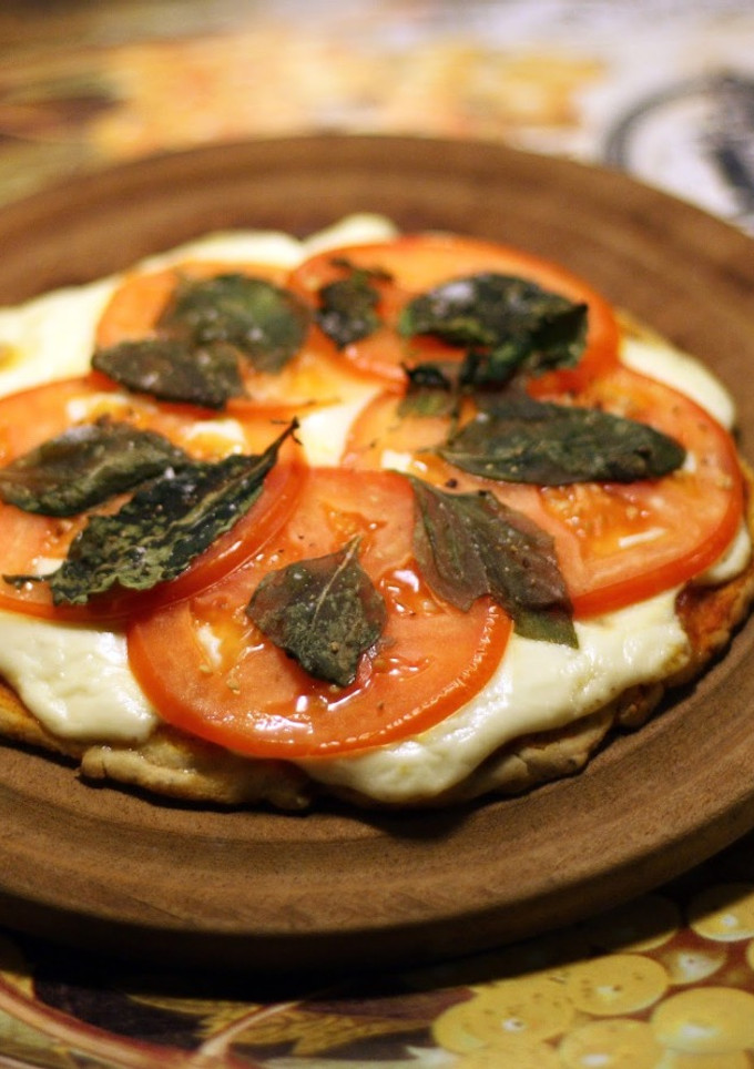 Una foto de Pizza sin gluten con masa de brócoli