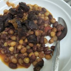 A picture of Stewed githeri With beef.