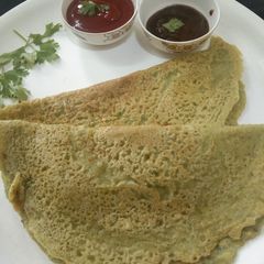 A picture of Moong dal and red lentil dosa.