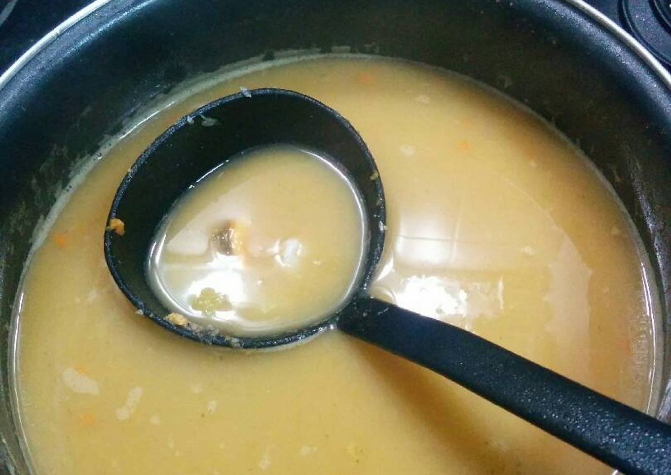 Sopa de gambas, mejillones y verduras