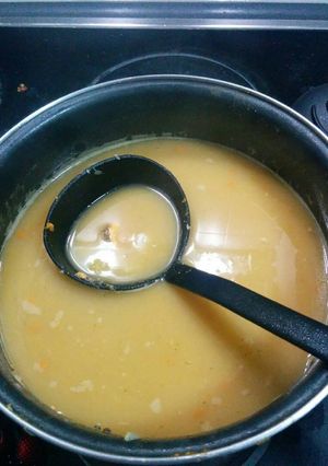 Una foto de Sopa de gambas, mejillones y verduras