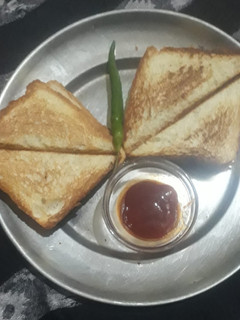 आलू के सैंडविच (aloo ke sandwich recipe in Hindi) रेसिपी मुख्य फोटो