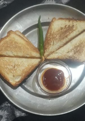 आलू के सैंडविच (aloo ke sandwich recipe in Hindi) रेसिपी मुख्य फोटो