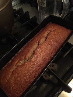 Una foto de Budín de banana y mermelada de frambuesa súper húmedo