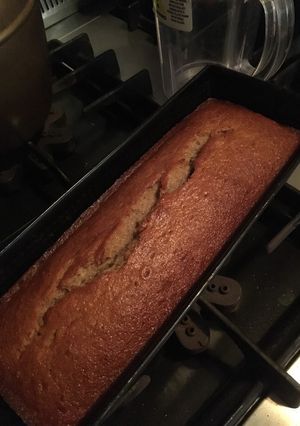 Una foto de Budín de banana y mermelada de frambuesa súper húmedo