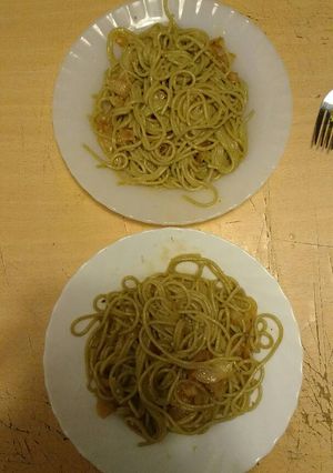 Una foto de Tallarines con salsa de pollo agridulce