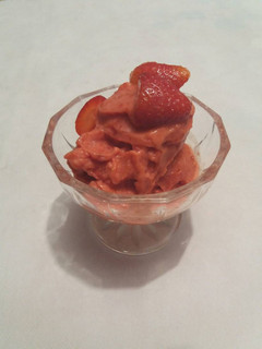 Una foto de Helado dietético de fresas y yogurt