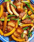 Thịt kho cùi dừa