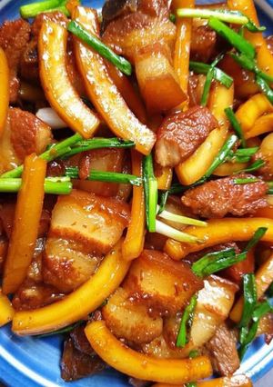 Hình của món Thịt kho cùi dừa.