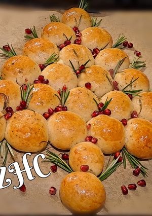 A picture of 🎄🥯Pull Apart Christmas Tree🥯🎄.