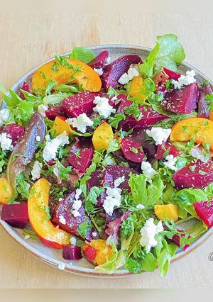 Une photo de Salade de betterave /pêche/carré frais