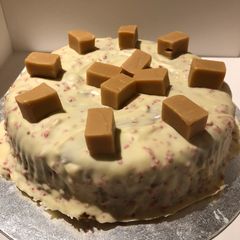A picture of White chocolate and fudge cake.