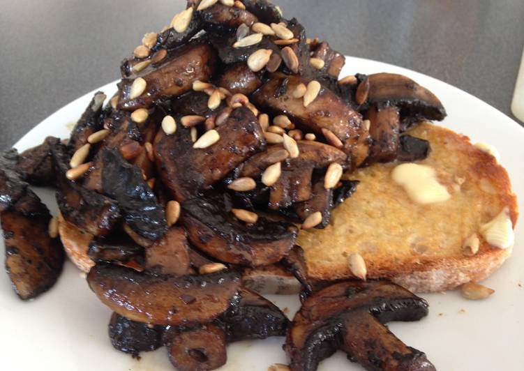 Simple Way to Make Speedy Mushrooms on Toast