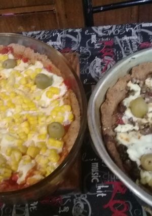 Una foto de Pizza con masa de harina integral..🤗