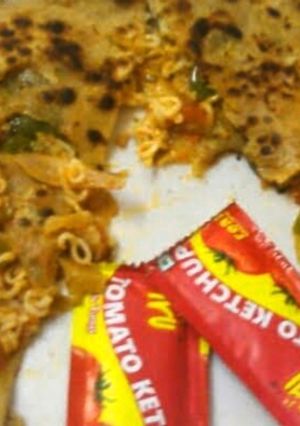 A picture of Leftover maggi se banaye Chinese Chowmein Parantha.