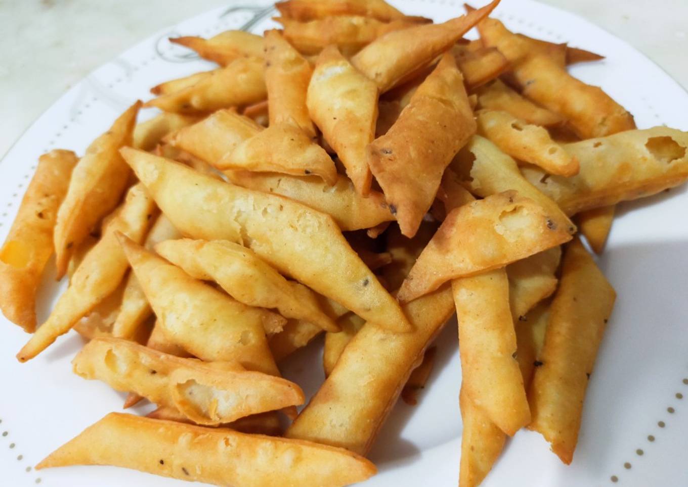 Khasta namak paray/tea time savoury snack !