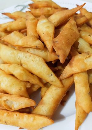 A picture of Khasta namak paray/tea time savoury snack !.