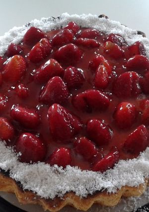 Una foto de Tarta de frutilla y coco