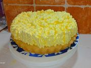 Una foto de relleno de lemon pie con agua