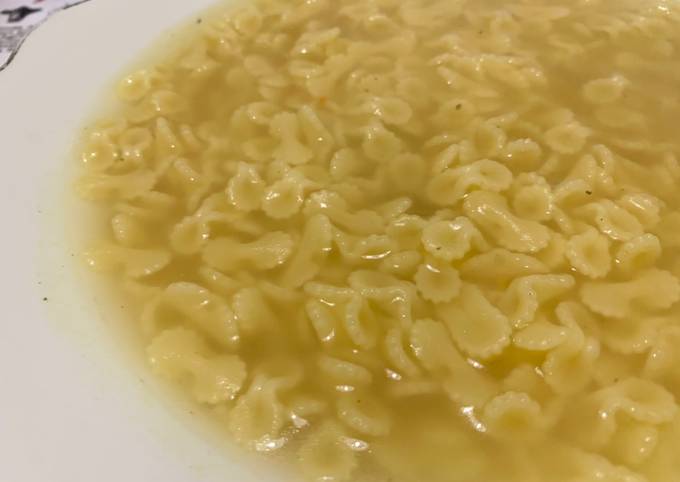 Ricetta Farfalline in brodo vegetale di Caterina Martinelli - Cookpad