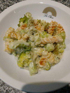 Una foto de Pasta en salsa mornay con brócolis gratinados