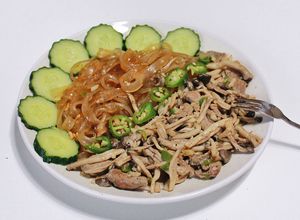 Hình của món Nấm xào miến thịt heo.